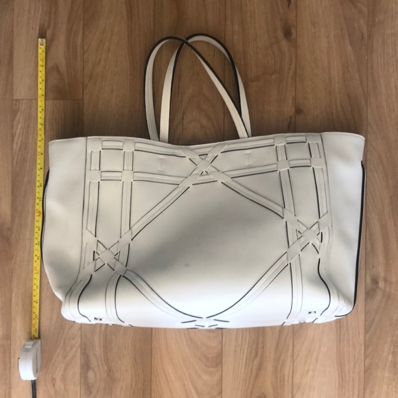 Dior Cannage Tote in white leather - Picture 7 of 7